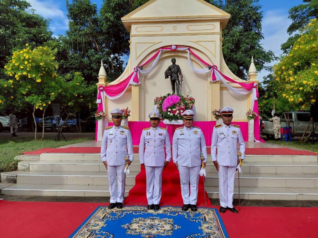 พิธีวางพวงมาลาถวายราชสักการะ เนื่องในวันคล้ายวันสวรรคตพระบาทสมเด็จพระจุลจอมเกล้าเจ้าอยู่หัว (วันปิยมหาราช) ประจำปี 2568