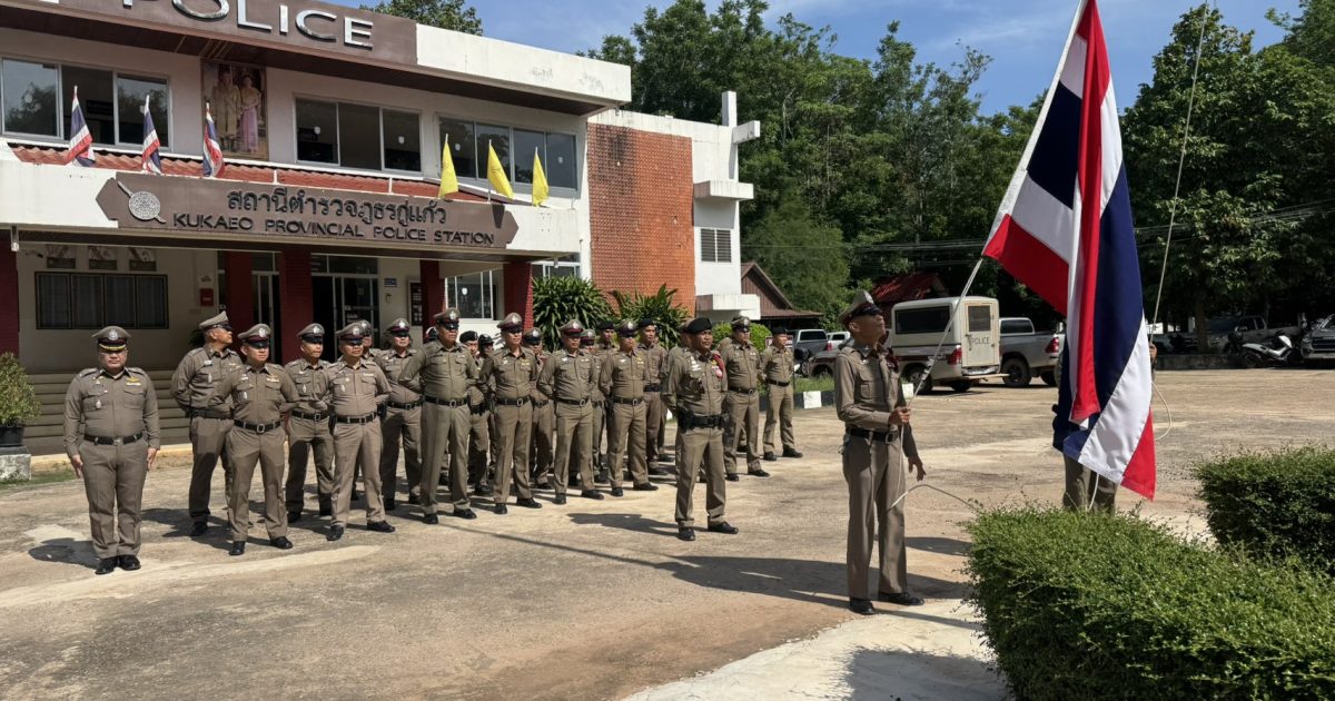 รูปรวมแถวเคารพธงชาติ